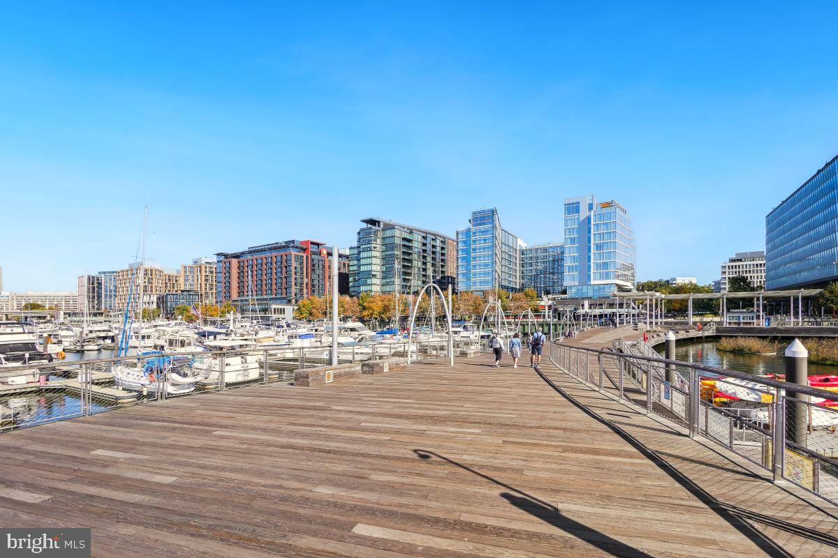 623 I ST SW, WASHINGTON, District Of Columbia 20024, 5 Bedrooms Bedrooms, ,3 BathroomsBathrooms,Residential,For sale,623 I ST SW,DCDC2228328 MLS # DCDC2228328