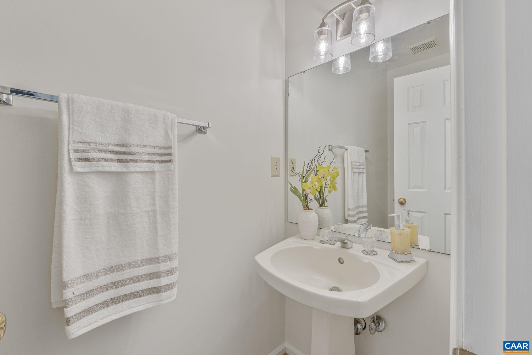 3265 GATEWAY CIR, CHARLOTTESVILLE, Virginia 22911, 3 Bedrooms Bedrooms, ,2 BathroomsBathrooms,Residential,3265 GATEWAY CIR,671589 MLS # 671589 3265 GATEWAY CIR, CHARLOTTESVILLE, Virginia 22911, 3 Bedrooms Bedrooms, ,2 BathroomsBathrooms,Residential,3265 GATEWAY CIR,671589 MLS # 671589