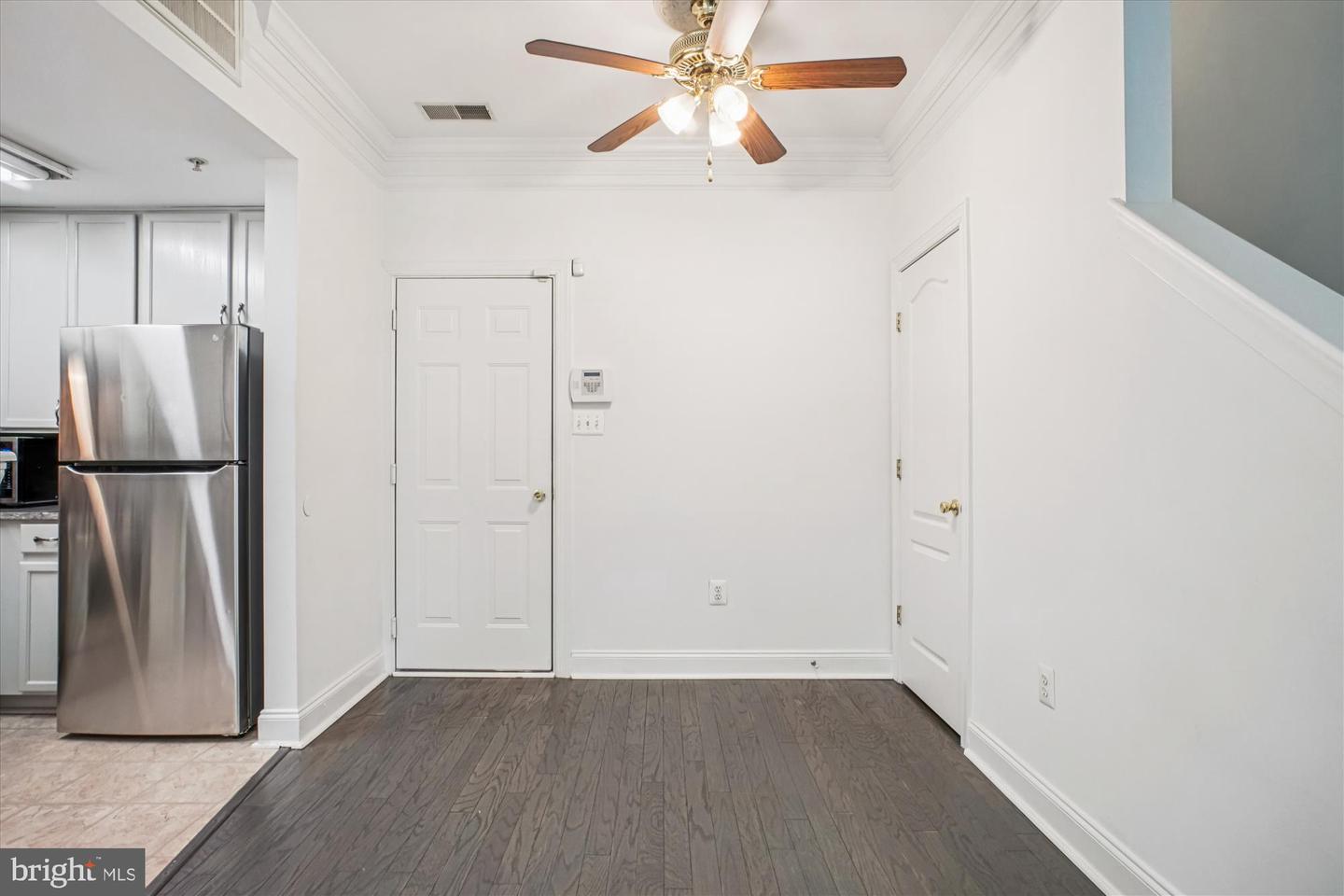 8085 GATEHOUSE RD #4, FALLS CHURCH, Virginia 22042, 3 Bedrooms Bedrooms, ,2 BathroomsBathrooms,Residential,For sale,8085 GATEHOUSE RD #4,VAFX2275968 MLS # VAFX2275968