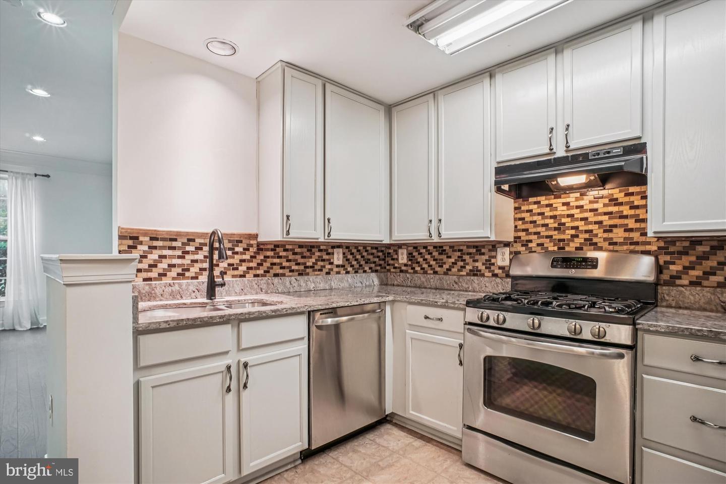 8085 GATEHOUSE RD #4, FALLS CHURCH, Virginia 22042, 3 Bedrooms Bedrooms, ,2 BathroomsBathrooms,Residential,For sale,8085 GATEHOUSE RD #4,VAFX2275968 MLS # VAFX2275968