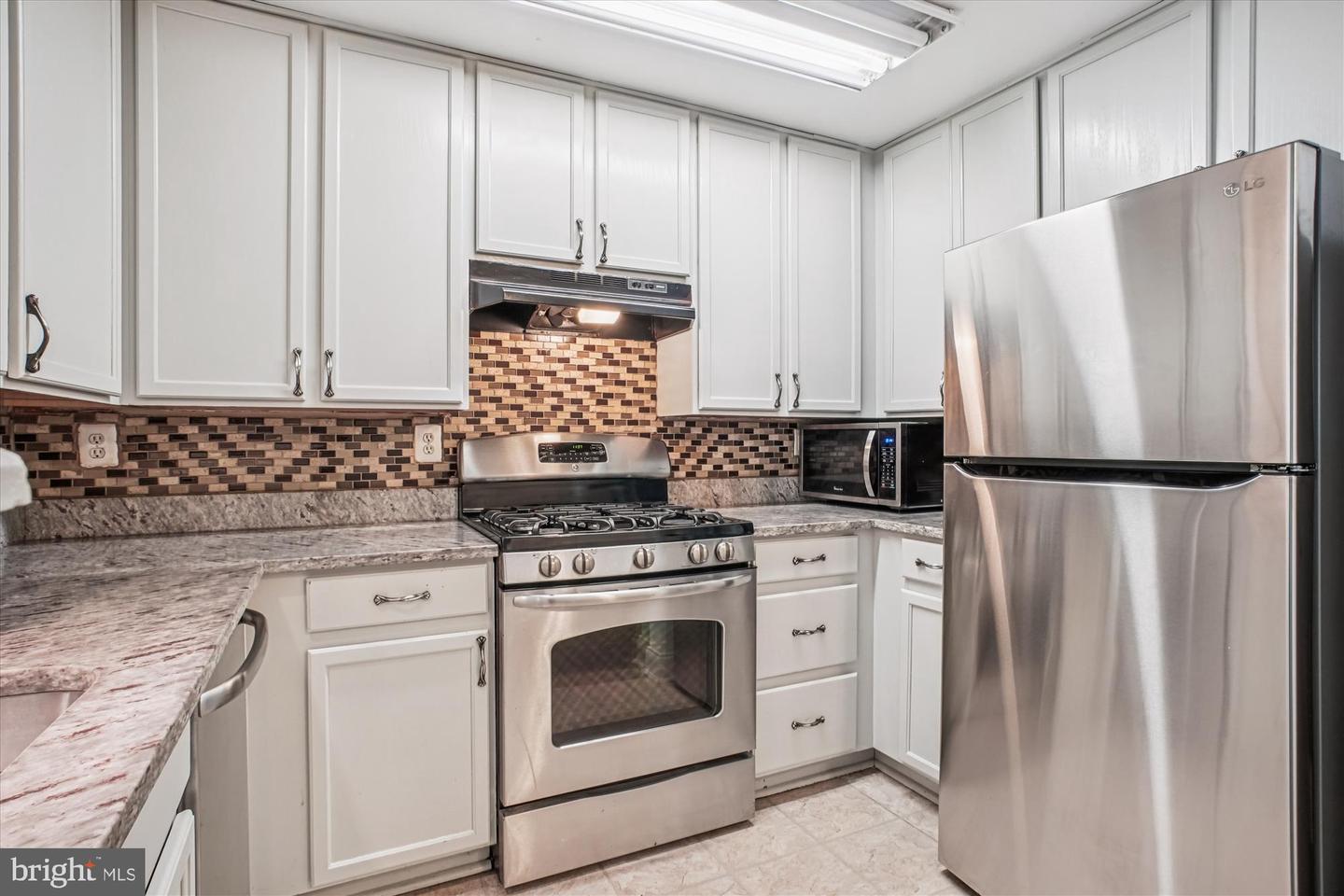 8085 GATEHOUSE RD #4, FALLS CHURCH, Virginia 22042, 3 Bedrooms Bedrooms, ,2 BathroomsBathrooms,Residential,For sale,8085 GATEHOUSE RD #4,VAFX2275968 MLS # VAFX2275968