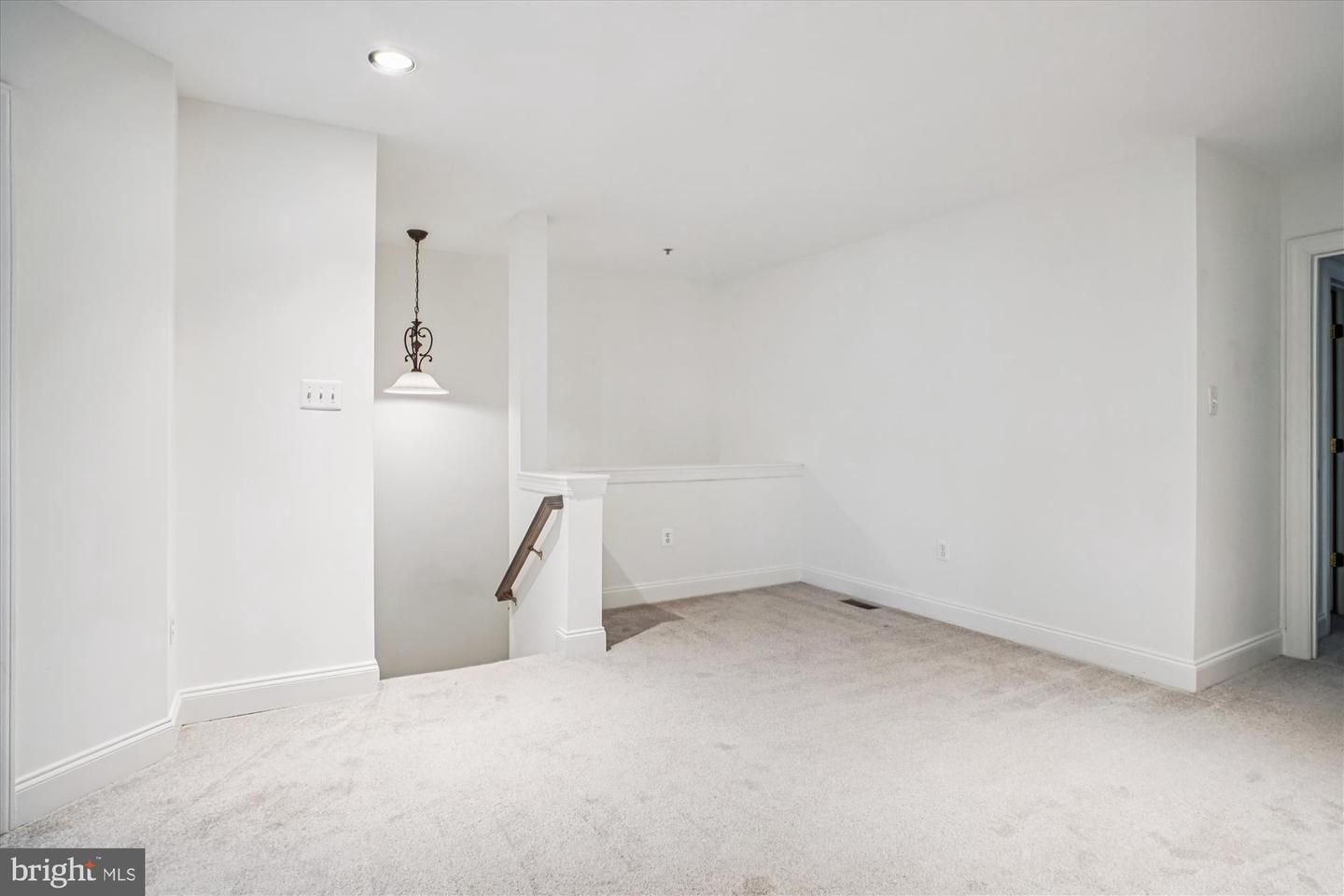 8085 GATEHOUSE RD #4, FALLS CHURCH, Virginia 22042, 3 Bedrooms Bedrooms, ,2 BathroomsBathrooms,Residential,For sale,8085 GATEHOUSE RD #4,VAFX2275968 MLS # VAFX2275968