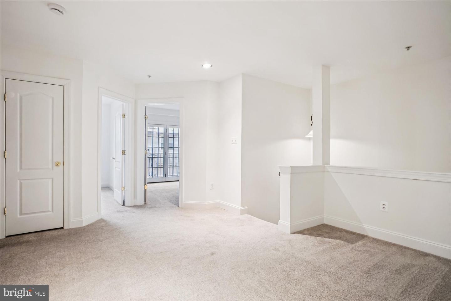 8085 GATEHOUSE RD #4, FALLS CHURCH, Virginia 22042, 3 Bedrooms Bedrooms, ,2 BathroomsBathrooms,Residential,For sale,8085 GATEHOUSE RD #4,VAFX2275968 MLS # VAFX2275968