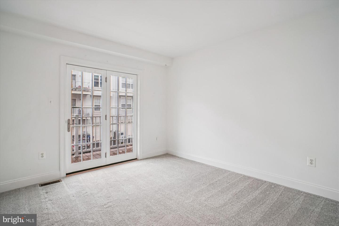 8085 GATEHOUSE RD #4, FALLS CHURCH, Virginia 22042, 3 Bedrooms Bedrooms, ,2 BathroomsBathrooms,Residential,For sale,8085 GATEHOUSE RD #4,VAFX2275968 MLS # VAFX2275968