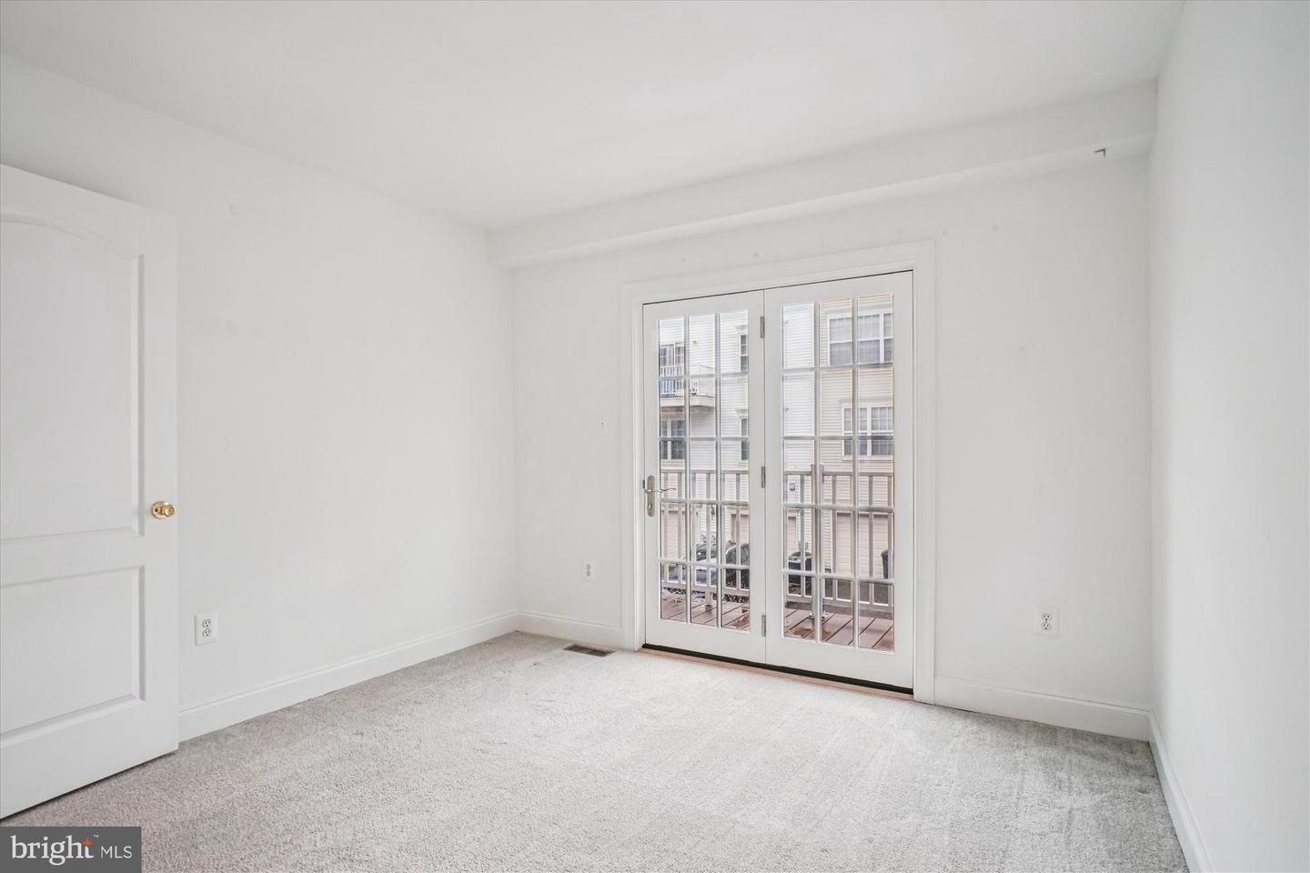 8085 GATEHOUSE RD #4, FALLS CHURCH, Virginia 22042, 3 Bedrooms Bedrooms, ,2 BathroomsBathrooms,Residential,For sale,8085 GATEHOUSE RD #4,VAFX2275968 MLS # VAFX2275968