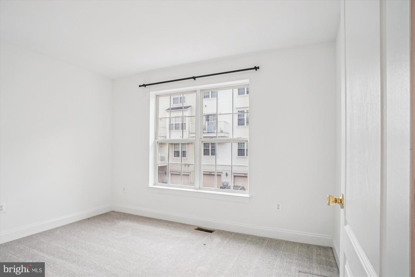 8085 GATEHOUSE RD #4, FALLS CHURCH, Virginia 22042, 3 Bedrooms Bedrooms, ,2 BathroomsBathrooms,Residential,For sale,8085 GATEHOUSE RD #4,VAFX2275968 MLS # VAFX2275968