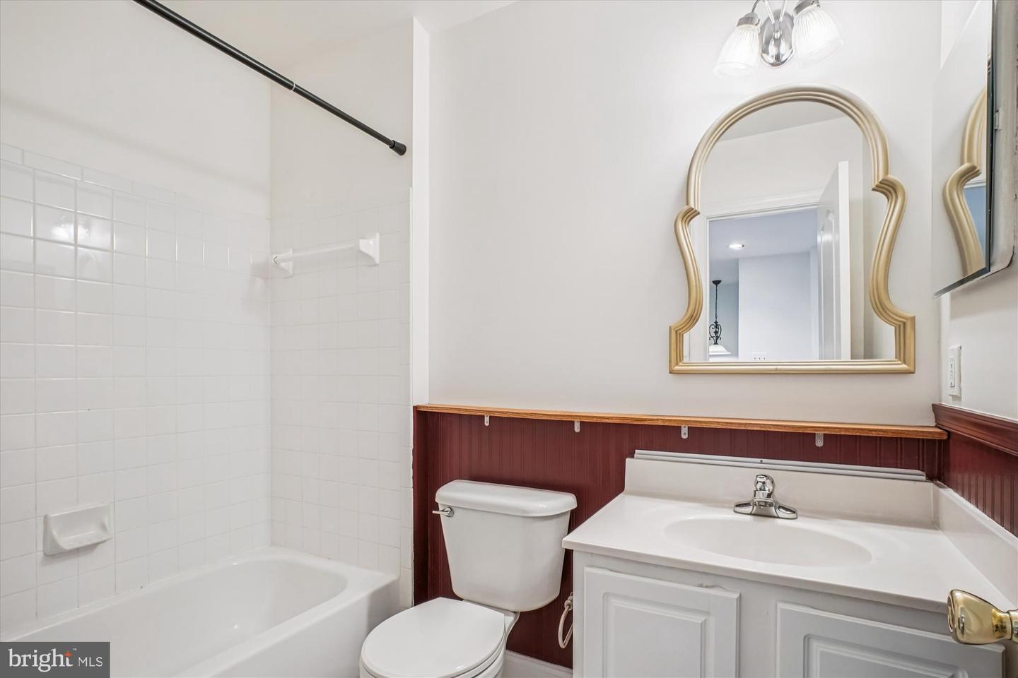 8085 GATEHOUSE RD #4, FALLS CHURCH, Virginia 22042, 3 Bedrooms Bedrooms, ,2 BathroomsBathrooms,Residential,For sale,8085 GATEHOUSE RD #4,VAFX2275968 MLS # VAFX2275968