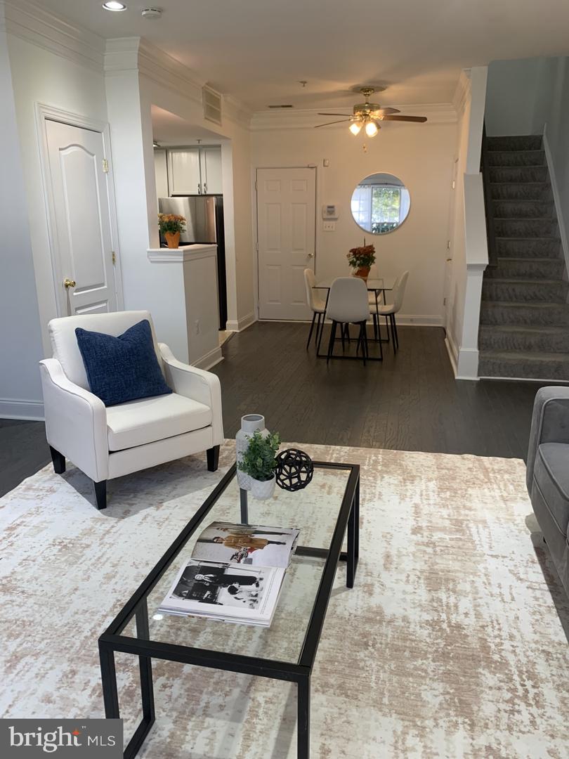 8085 GATEHOUSE RD #4, FALLS CHURCH, Virginia 22042, 3 Bedrooms Bedrooms, ,2 BathroomsBathrooms,Residential,For sale,8085 GATEHOUSE RD #4,VAFX2275968 MLS # VAFX2275968