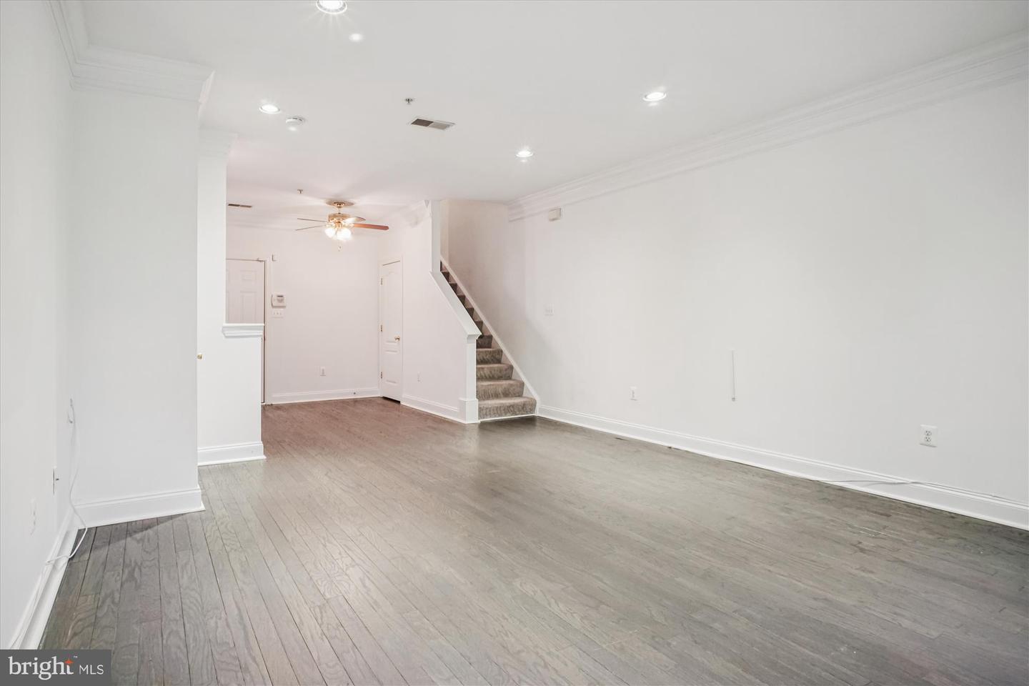 8085 GATEHOUSE RD #4, FALLS CHURCH, Virginia 22042, 3 Bedrooms Bedrooms, ,2 BathroomsBathrooms,Residential,For sale,8085 GATEHOUSE RD #4,VAFX2275968 MLS # VAFX2275968