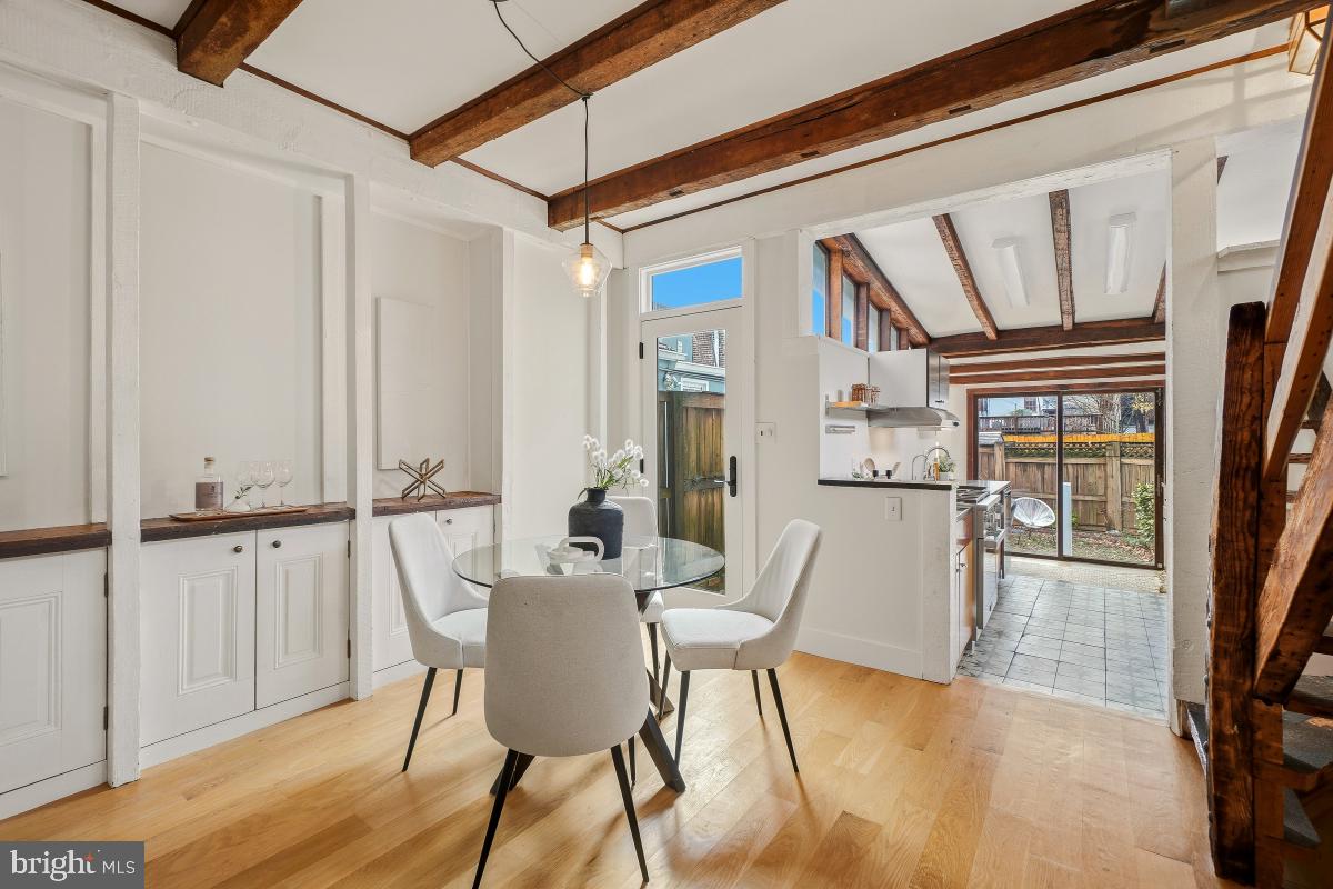 505 9TH ST SE, WASHINGTON, District Of Columbia 20003, 2 Bedrooms Bedrooms, ,1 BathroomBathrooms,Residential,For sale,505 9TH ST SE,DCDC2230788 MLS # DCDC2230788