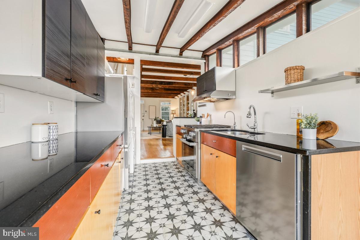 505 9TH ST SE, WASHINGTON, District Of Columbia 20003, 2 Bedrooms Bedrooms, ,1 BathroomBathrooms,Residential,For sale,505 9TH ST SE,DCDC2230788 MLS # DCDC2230788