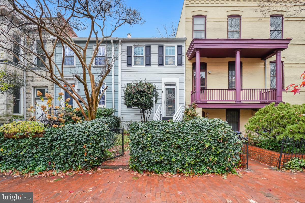 505 9TH ST SE, WASHINGTON, District Of Columbia 20003, 2 Bedrooms Bedrooms, ,1 BathroomBathrooms,Residential,For sale,505 9TH ST SE,DCDC2230788 MLS # DCDC2230788