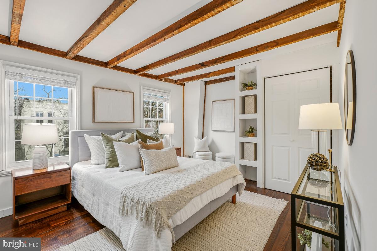 505 9TH ST SE, WASHINGTON, District Of Columbia 20003, 2 Bedrooms Bedrooms, ,1 BathroomBathrooms,Residential,For sale,505 9TH ST SE,DCDC2230788 MLS # DCDC2230788