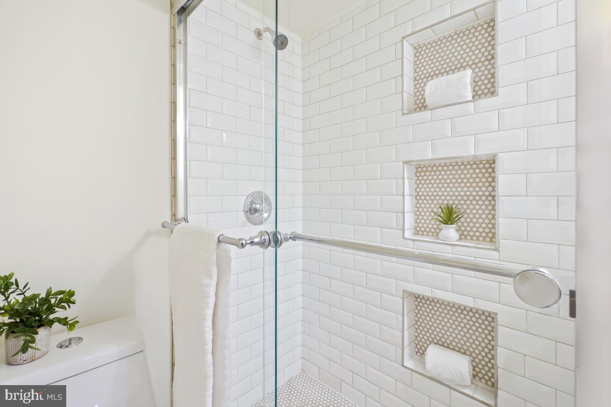 505 9TH ST SE, WASHINGTON, District Of Columbia 20003, 2 Bedrooms Bedrooms, ,1 BathroomBathrooms,Residential,For sale,505 9TH ST SE,DCDC2230788 MLS # DCDC2230788