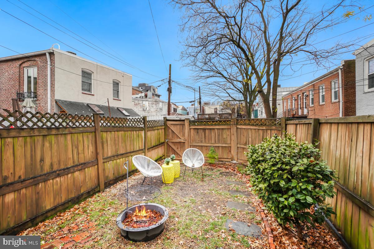 505 9TH ST SE, WASHINGTON, District Of Columbia 20003, 2 Bedrooms Bedrooms, ,1 BathroomBathrooms,Residential,For sale,505 9TH ST SE,DCDC2230788 MLS # DCDC2230788