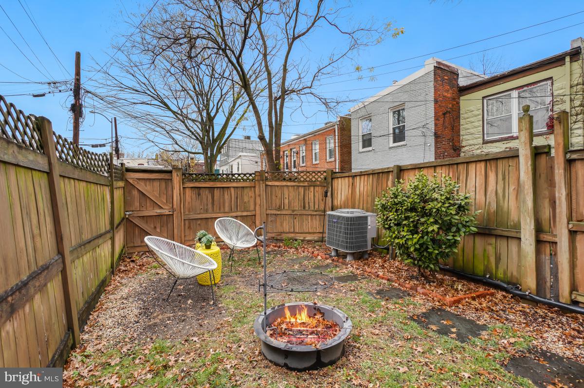 505 9TH ST SE, WASHINGTON, District Of Columbia 20003, 2 Bedrooms Bedrooms, ,1 BathroomBathrooms,Residential,For sale,505 9TH ST SE,DCDC2230788 MLS # DCDC2230788