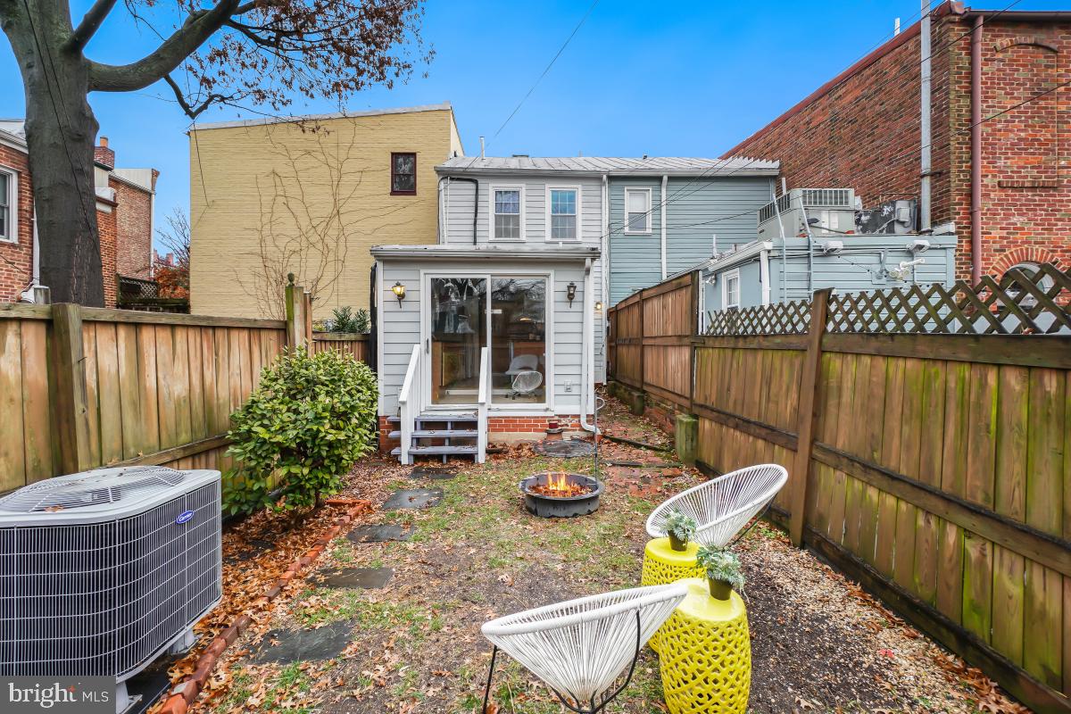 505 9TH ST SE, WASHINGTON, District Of Columbia 20003, 2 Bedrooms Bedrooms, ,1 BathroomBathrooms,Residential,For sale,505 9TH ST SE,DCDC2230788 MLS # DCDC2230788