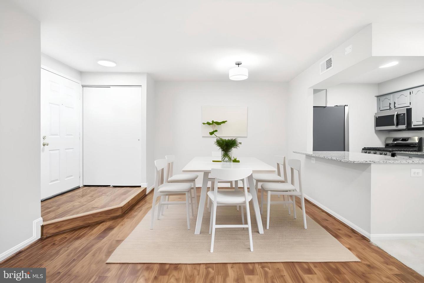 5902 COVE LANDING RD #202, BURKE, Virginia 22015, 2 Bedrooms Bedrooms, ,2 BathroomsBathrooms,Residential,For sale,5902 COVE LANDING RD #202,VAFX2279540 MLS # VAFX2279540