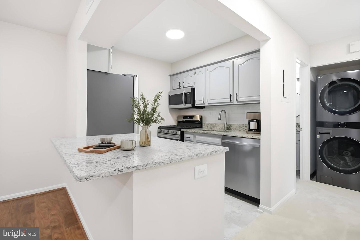 5902 COVE LANDING RD #202, BURKE, Virginia 22015, 2 Bedrooms Bedrooms, ,2 BathroomsBathrooms,Residential,For sale,5902 COVE LANDING RD #202,VAFX2279540 MLS # VAFX2279540