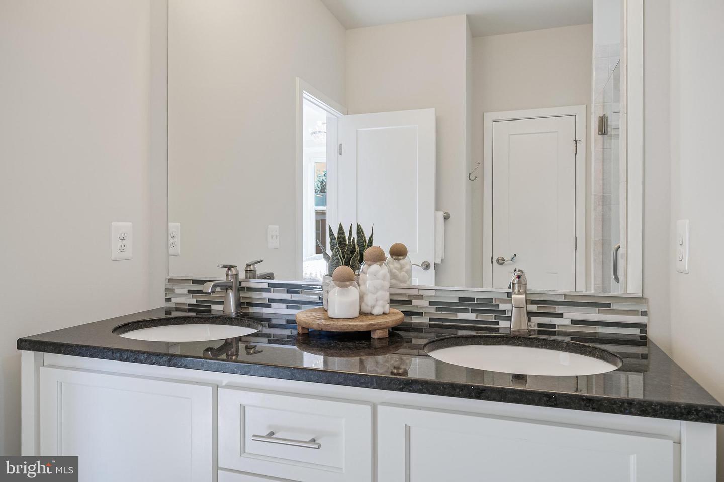 11695 SUNRISE SQUARE PL, RESTON, Virginia 20191, 4 Bedrooms Bedrooms, ,4 BathroomsBathrooms,Residential,For sale,11695 SUNRISE SQUARE PL,VAFX2279552 MLS # VAFX2279552