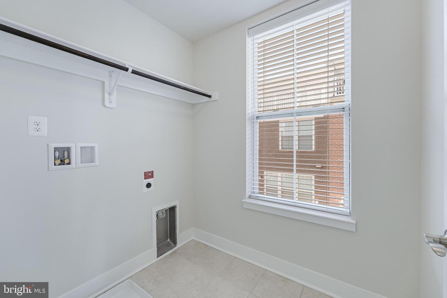 11695 SUNRISE SQUARE PL, RESTON, Virginia 20191, 4 Bedrooms Bedrooms, ,4 BathroomsBathrooms,Residential,For sale,11695 SUNRISE SQUARE PL,VAFX2279552 MLS # VAFX2279552