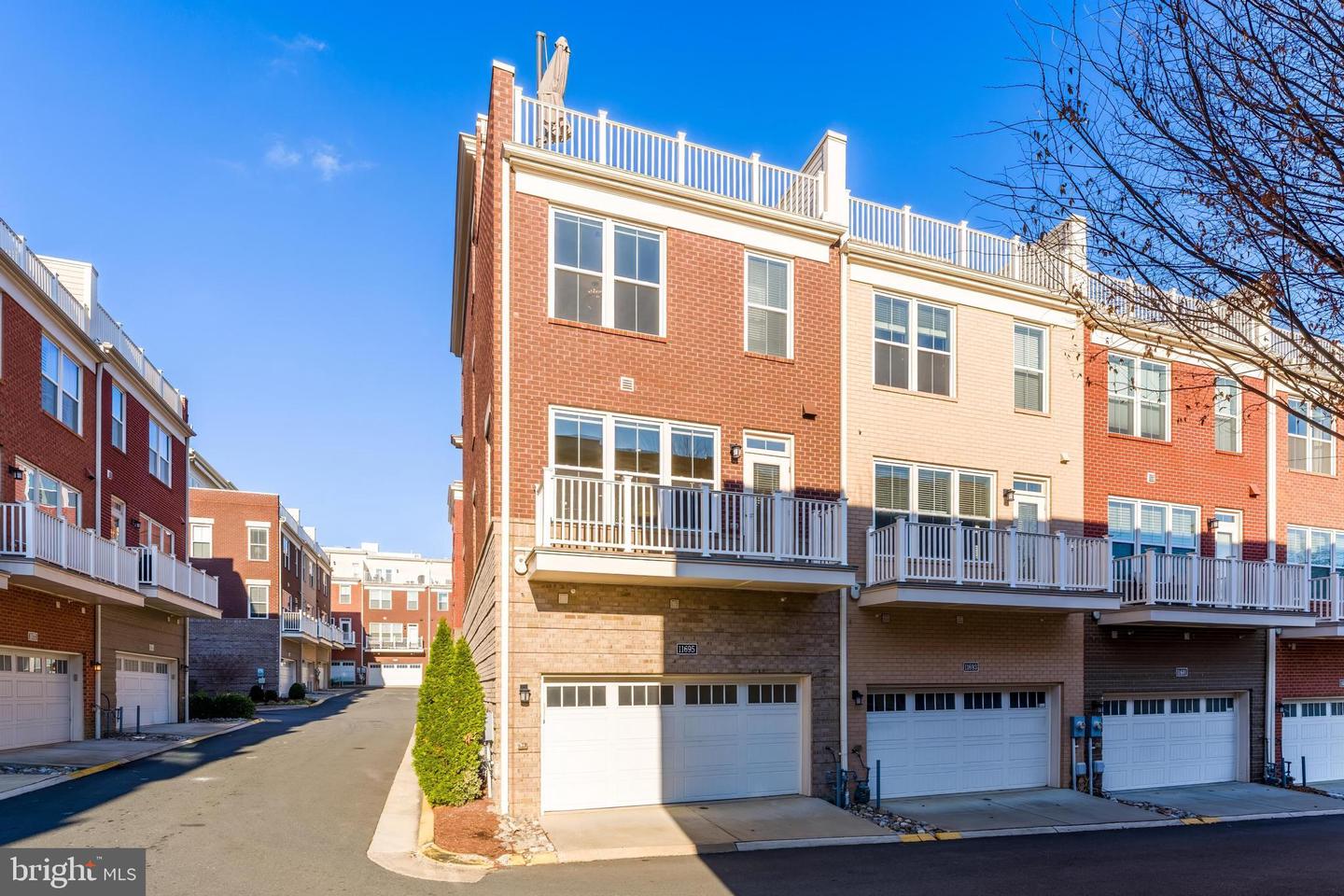 11695 SUNRISE SQUARE PL, RESTON, Virginia 20191, 4 Bedrooms Bedrooms, ,4 BathroomsBathrooms,Residential,For sale,11695 SUNRISE SQUARE PL,VAFX2279552 MLS # VAFX2279552