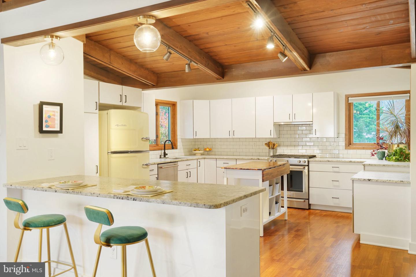 3322 ELM TER, FALLS CHURCH, Virginia 22042, 3 Bedrooms Bedrooms, ,3 BathroomsBathrooms,Residential,For sale,3322 ELM TER,VAFX2280582 MLS # VAFX2280582