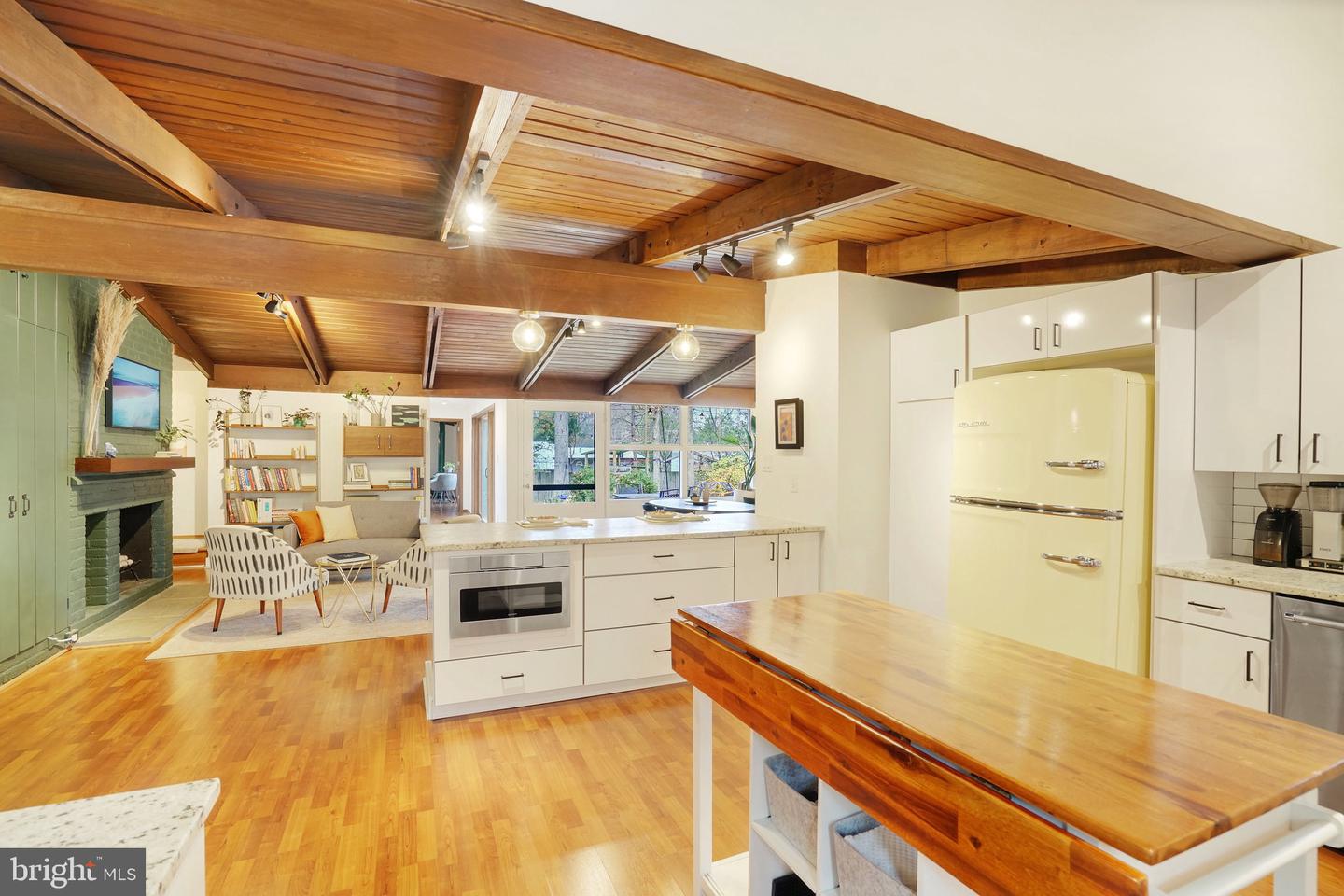 3322 ELM TER, FALLS CHURCH, Virginia 22042, 3 Bedrooms Bedrooms, ,3 BathroomsBathrooms,Residential,For sale,3322 ELM TER,VAFX2280582 MLS # VAFX2280582