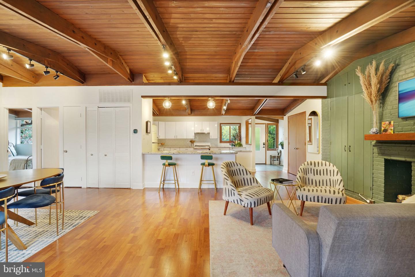 3322 ELM TER, FALLS CHURCH, Virginia 22042, 3 Bedrooms Bedrooms, ,3 BathroomsBathrooms,Residential,For sale,3322 ELM TER,VAFX2280582 MLS # VAFX2280582