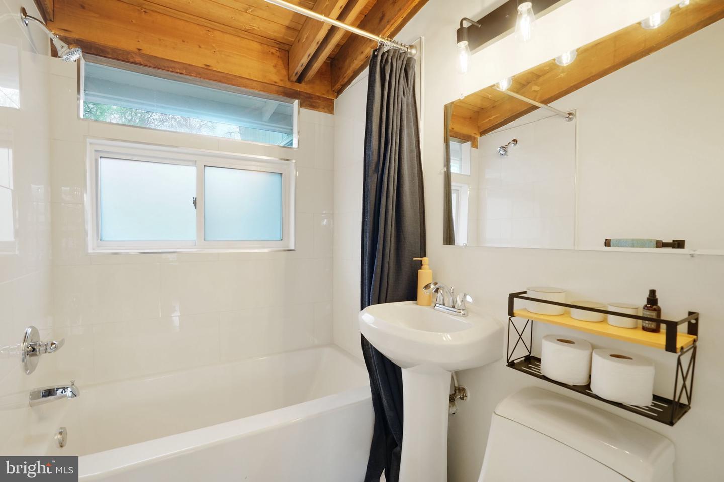 3322 ELM TER, FALLS CHURCH, Virginia 22042, 3 Bedrooms Bedrooms, ,3 BathroomsBathrooms,Residential,For sale,3322 ELM TER,VAFX2280582 MLS # VAFX2280582