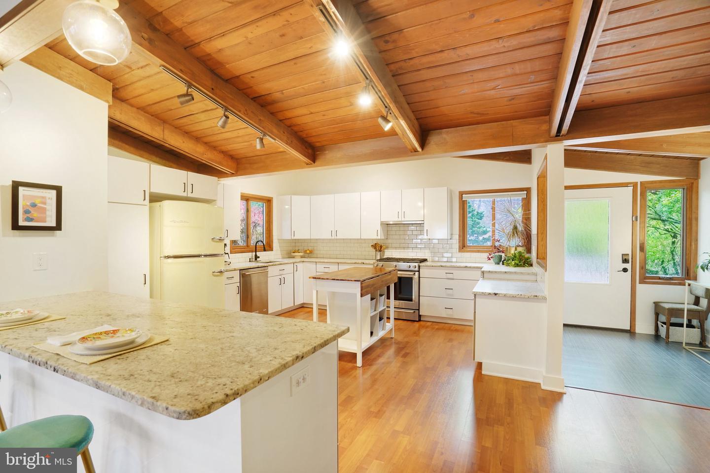 3322 ELM TER, FALLS CHURCH, Virginia 22042, 3 Bedrooms Bedrooms, ,3 BathroomsBathrooms,Residential,For sale,3322 ELM TER,VAFX2280582 MLS # VAFX2280582