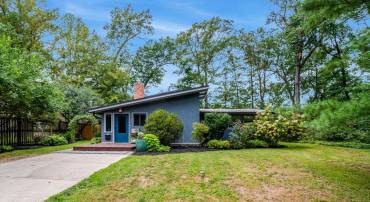 3322 ELM TER, FALLS CHURCH, Virginia 22042, 3 Bedrooms Bedrooms, ,3 BathroomsBathrooms,Residential,For sale,3322 ELM TER,VAFX2280582 MLS # VAFX2280582