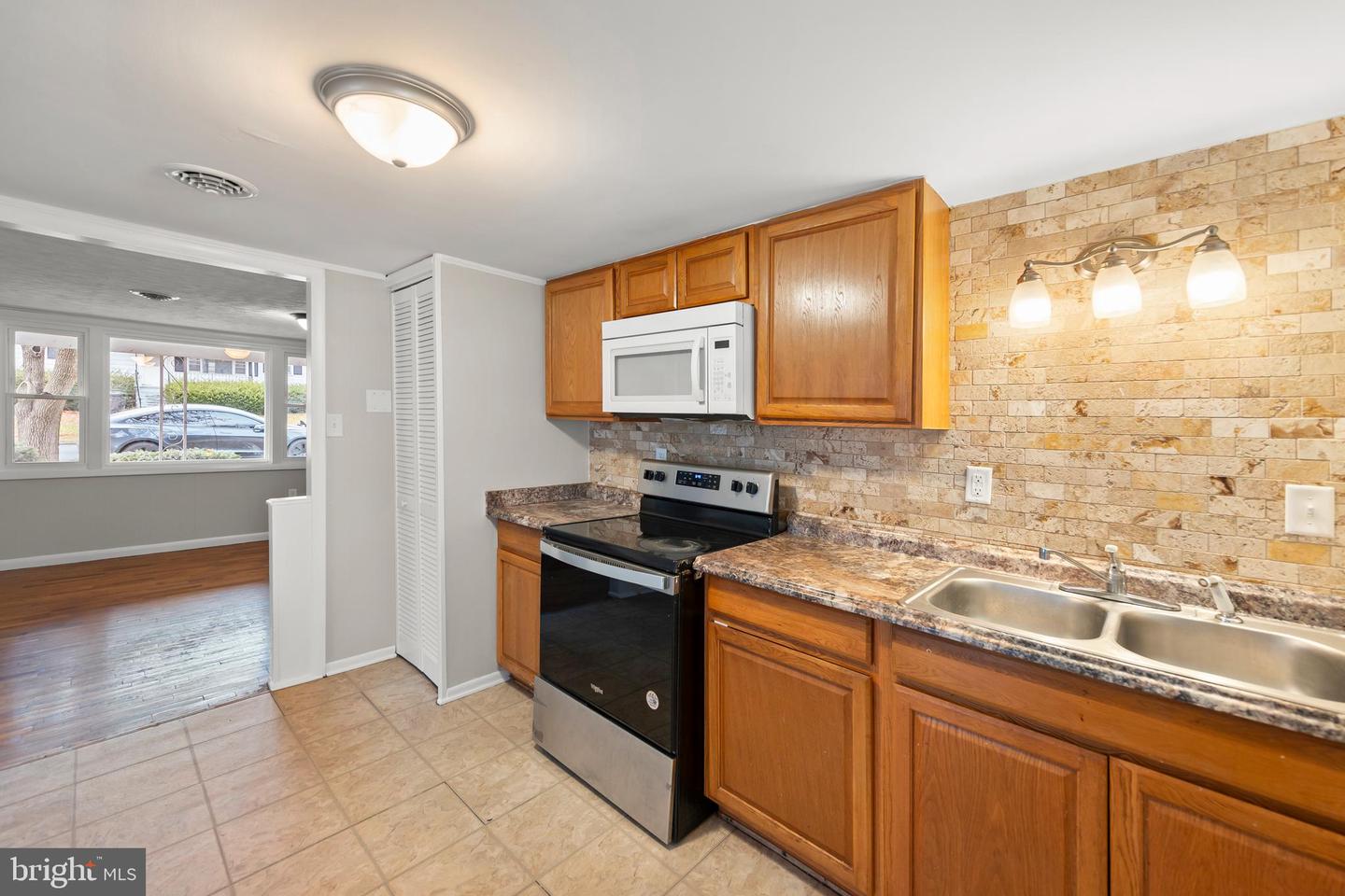 204 SHENANDOAH AVE, WINCHESTER, Virginia 22601, 2 Bedrooms Bedrooms, ,1 BathroomBathrooms,Residential,For sale,204 SHENANDOAH AVE,VAWI2009534 MLS # VAWI2009534