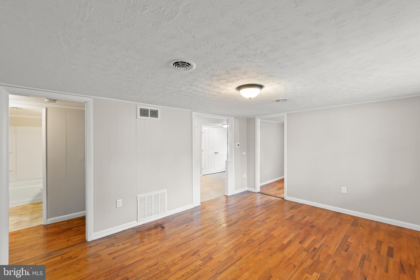 204 SHENANDOAH AVE, WINCHESTER, Virginia 22601, 2 Bedrooms Bedrooms, ,1 BathroomBathrooms,Residential,For sale,204 SHENANDOAH AVE,VAWI2009534 MLS # VAWI2009534