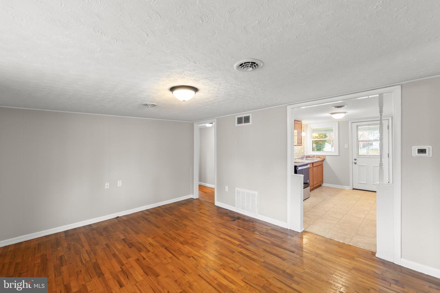 204 SHENANDOAH AVE, WINCHESTER, Virginia 22601, 2 Bedrooms Bedrooms, ,1 BathroomBathrooms,Residential,For sale,204 SHENANDOAH AVE,VAWI2009534 MLS # VAWI2009534