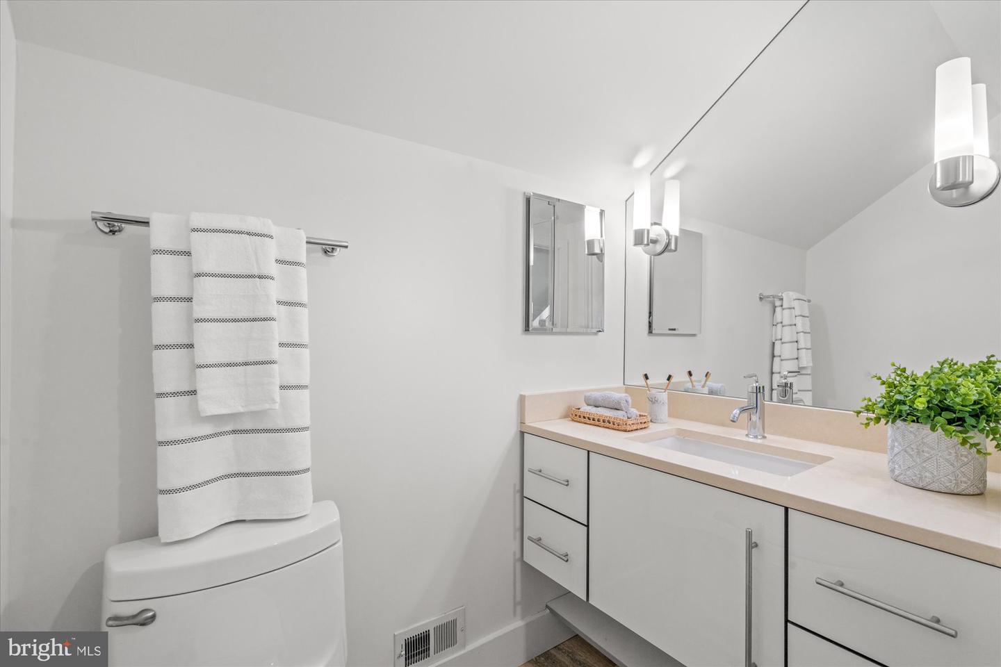 3361 S WAKEFIELD ST #B1, ARLINGTON, Virginia 22206, 3 Bedrooms Bedrooms, ,2 BathroomsBathrooms,Residential,For sale,3361 S WAKEFIELD ST #B1,VAAR2066484 MLS # VAAR2066484 3361 S WAKEFIELD ST #B1, ARLINGTON, Virginia 22206, 3 Bedrooms Bedrooms, ,2 BathroomsBathrooms,Residential,For sale,3361 S WAKEFIELD ST #B1,VAAR2066484 MLS # VAAR2066484