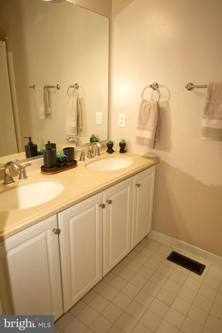 7701 HAYNES POINT WAY #1909, ALEXANDRIA, Virginia 22315, 2 Bedrooms Bedrooms, 9 Rooms Rooms,2 BathroomsBathrooms,Residential,For sale,7701 HAYNES POINT WAY #1909,VAFX2280742 MLS # VAFX2280742