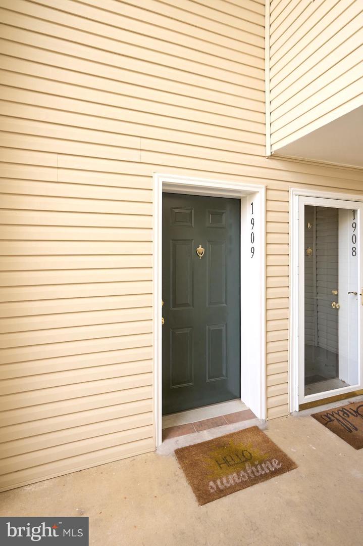 7701 HAYNES POINT WAY #1909, ALEXANDRIA, Virginia 22315, 2 Bedrooms Bedrooms, 9 Rooms Rooms,2 BathroomsBathrooms,Residential,For sale,7701 HAYNES POINT WAY #1909,VAFX2280742 MLS # VAFX2280742