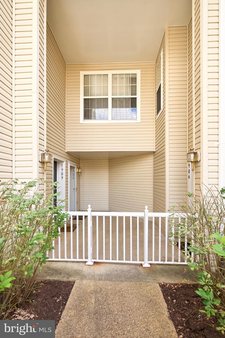 7701 HAYNES POINT WAY #1909, ALEXANDRIA, Virginia 22315, 2 Bedrooms Bedrooms, 9 Rooms Rooms,2 BathroomsBathrooms,Residential,For sale,7701 HAYNES POINT WAY #1909,VAFX2280742 MLS # VAFX2280742