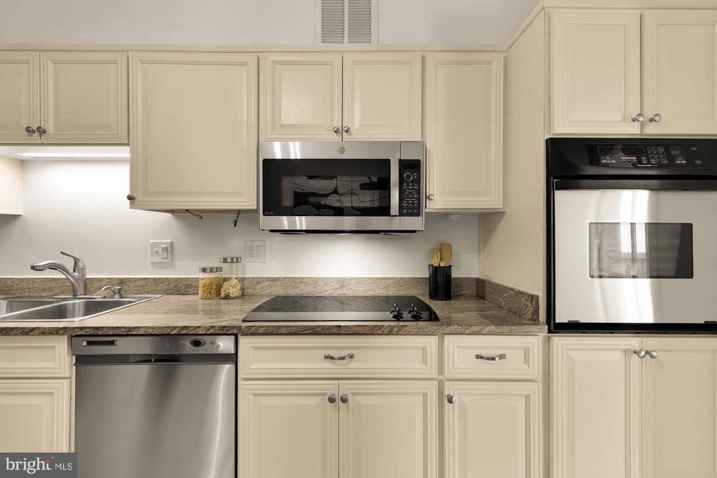 5901 MOUNT EAGLE DR #1116, ALEXANDRIA, Virginia 22303, 2 Bedrooms Bedrooms, ,2 BathroomsBathrooms,Residential,For sale,5901 MOUNT EAGLE DR #1116,VAFX2280414 MLS # VAFX2280414