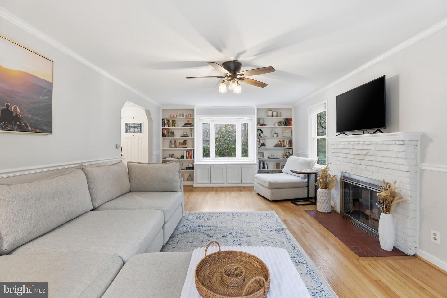 6539 OAKWOOD DR, FALLS CHURCH, Virginia 22041, 4 Bedrooms Bedrooms, 12 Rooms Rooms,2 BathroomsBathrooms,Residential,For sale,6539 OAKWOOD DR,VAFX2280744 MLS # VAFX2280744