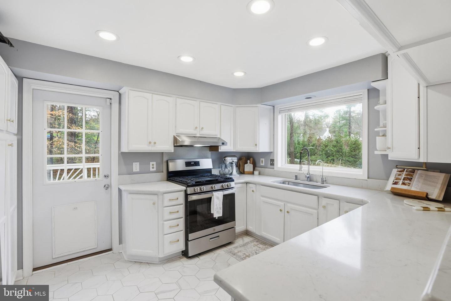 6539 OAKWOOD DR, FALLS CHURCH, Virginia 22041, 4 Bedrooms Bedrooms, 12 Rooms Rooms,2 BathroomsBathrooms,Residential,For sale,6539 OAKWOOD DR,VAFX2280744 MLS # VAFX2280744