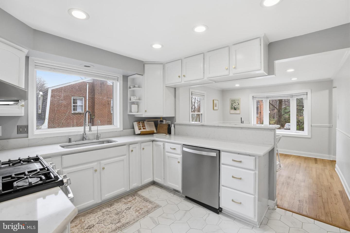 6539 OAKWOOD DR, FALLS CHURCH, Virginia 22041, 4 Bedrooms Bedrooms, 12 Rooms Rooms,2 BathroomsBathrooms,Residential,For sale,6539 OAKWOOD DR,VAFX2280744 MLS # VAFX2280744