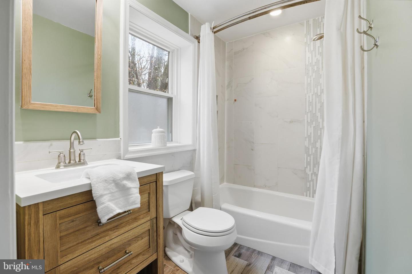 6539 OAKWOOD DR, FALLS CHURCH, Virginia 22041, 4 Bedrooms Bedrooms, 12 Rooms Rooms,2 BathroomsBathrooms,Residential,For sale,6539 OAKWOOD DR,VAFX2280744 MLS # VAFX2280744