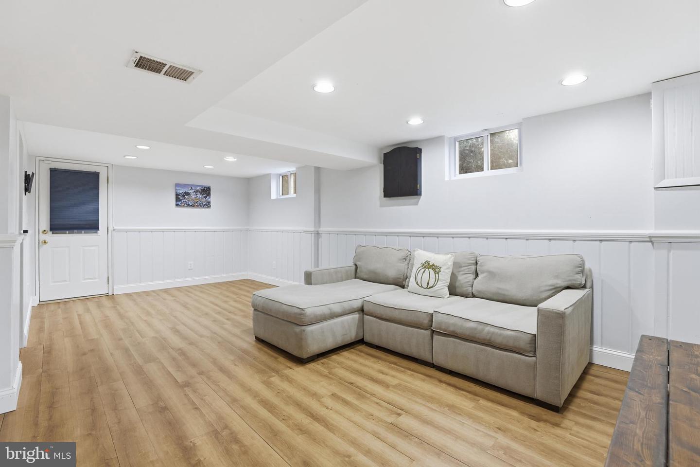 6539 OAKWOOD DR, FALLS CHURCH, Virginia 22041, 4 Bedrooms Bedrooms, 12 Rooms Rooms,2 BathroomsBathrooms,Residential,For sale,6539 OAKWOOD DR,VAFX2280744 MLS # VAFX2280744