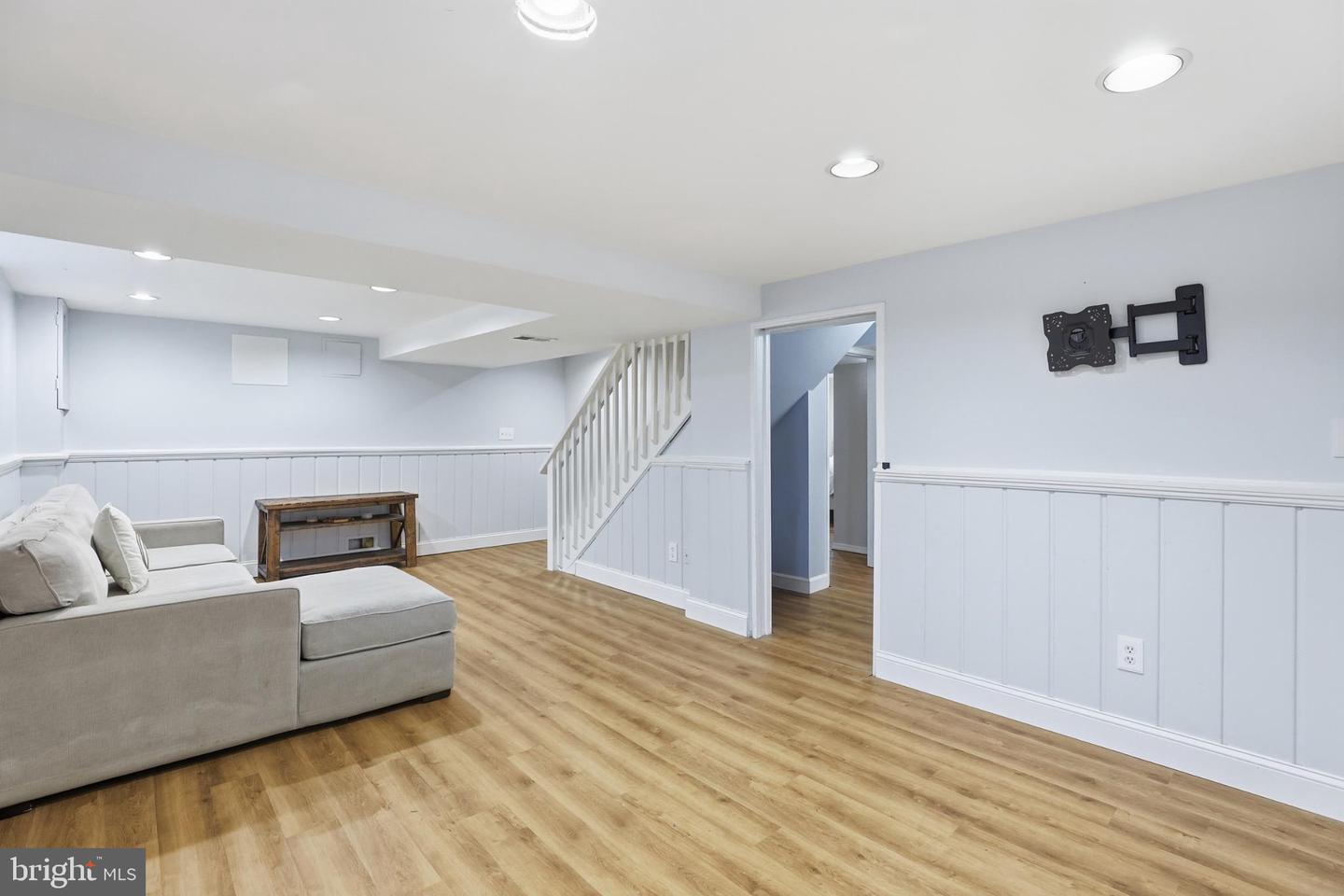 6539 OAKWOOD DR, FALLS CHURCH, Virginia 22041, 4 Bedrooms Bedrooms, 12 Rooms Rooms,2 BathroomsBathrooms,Residential,For sale,6539 OAKWOOD DR,VAFX2280744 MLS # VAFX2280744