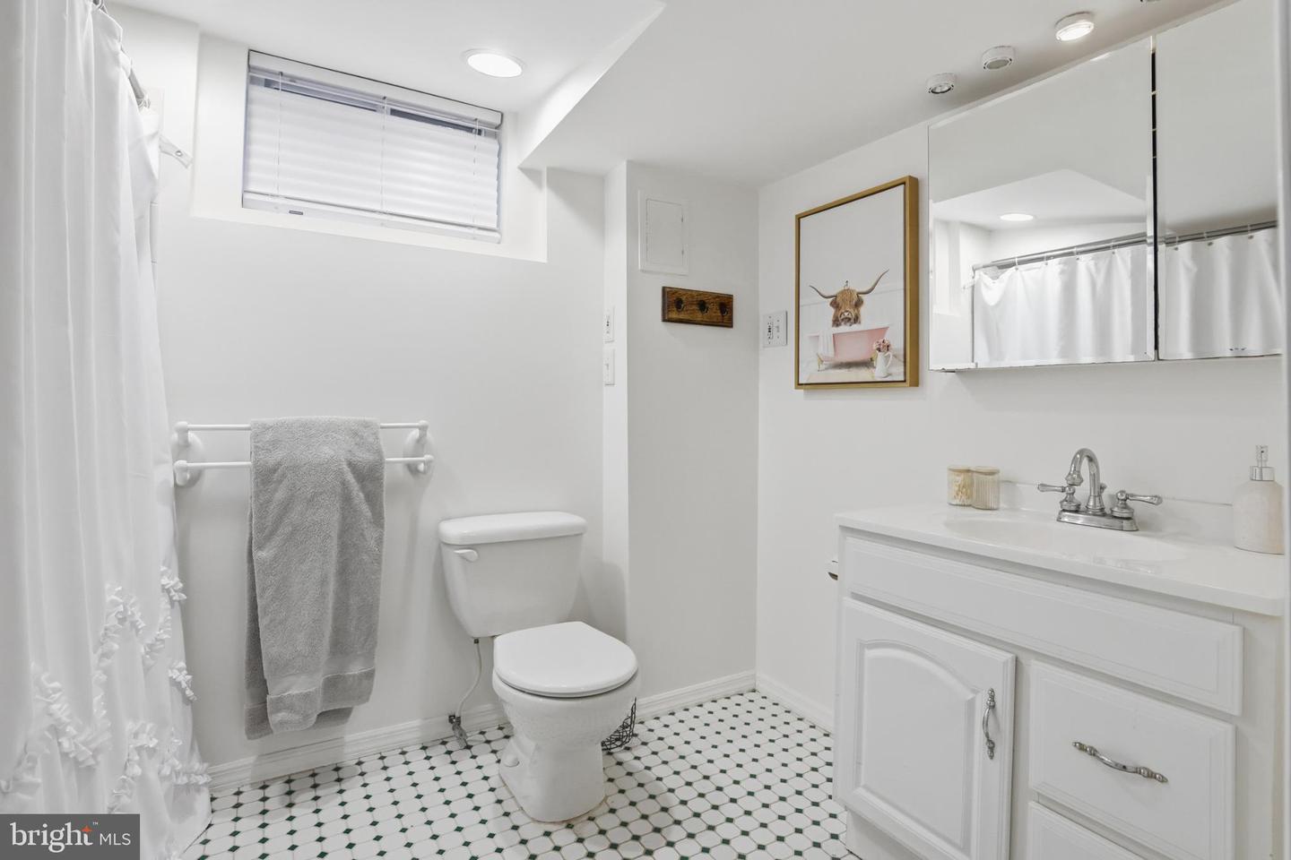 6539 OAKWOOD DR, FALLS CHURCH, Virginia 22041, 4 Bedrooms Bedrooms, 12 Rooms Rooms,2 BathroomsBathrooms,Residential,For sale,6539 OAKWOOD DR,VAFX2280744 MLS # VAFX2280744