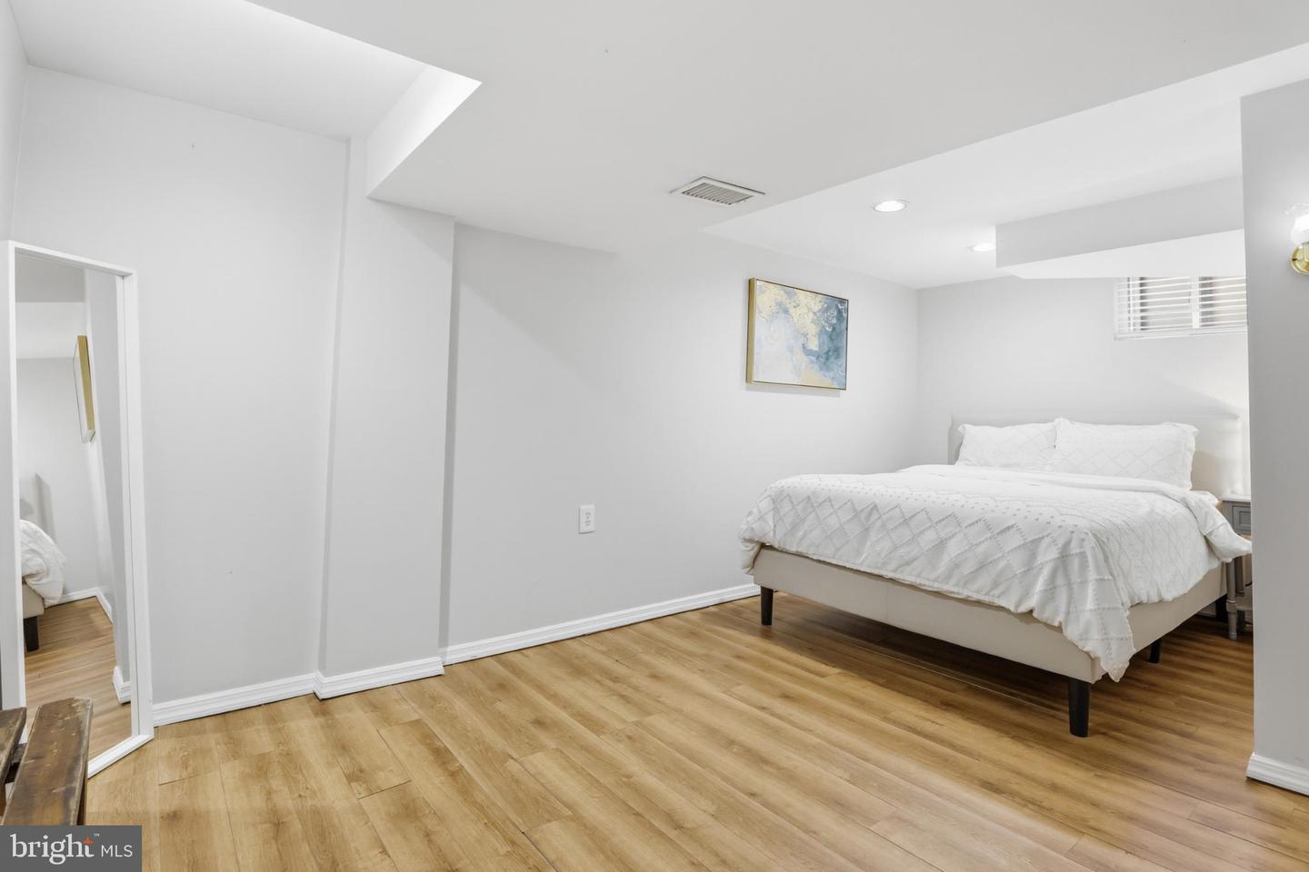 6539 OAKWOOD DR, FALLS CHURCH, Virginia 22041, 4 Bedrooms Bedrooms, 12 Rooms Rooms,2 BathroomsBathrooms,Residential,For sale,6539 OAKWOOD DR,VAFX2280744 MLS # VAFX2280744