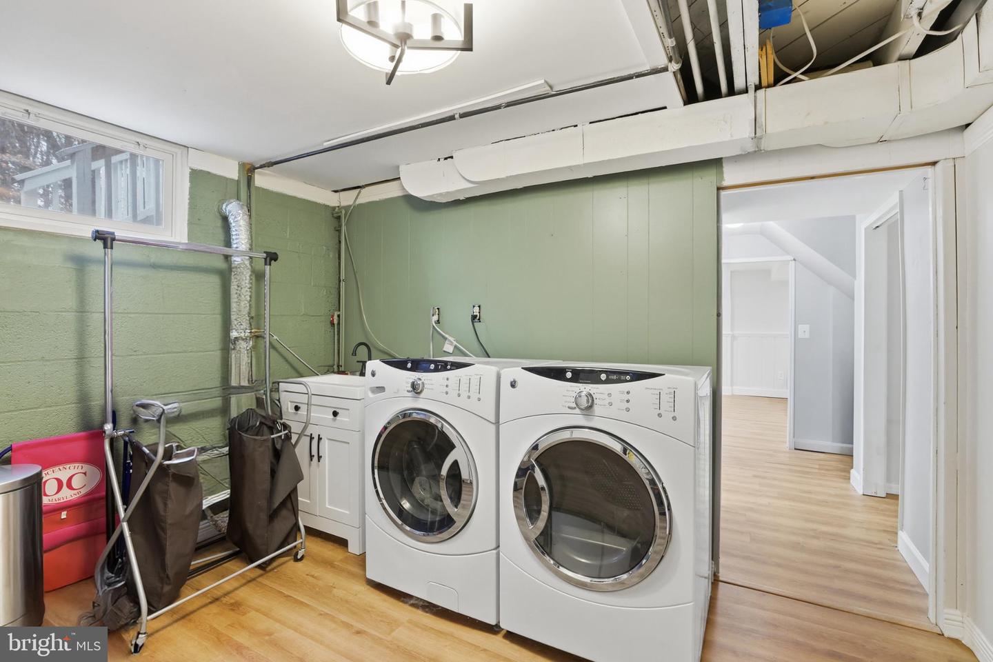 6539 OAKWOOD DR, FALLS CHURCH, Virginia 22041, 4 Bedrooms Bedrooms, 12 Rooms Rooms,2 BathroomsBathrooms,Residential,For sale,6539 OAKWOOD DR,VAFX2280744 MLS # VAFX2280744