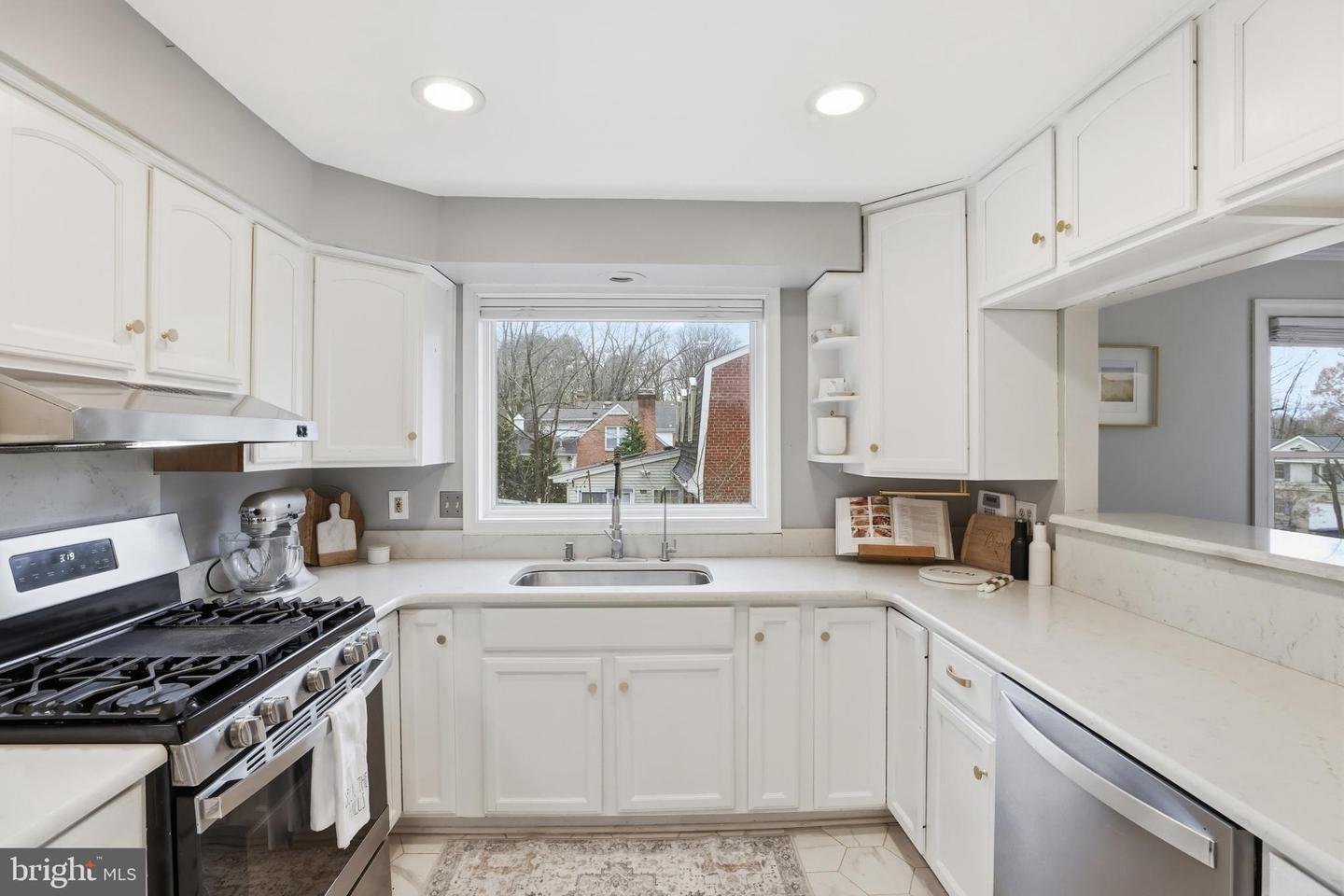 6539 OAKWOOD DR, FALLS CHURCH, Virginia 22041, 4 Bedrooms Bedrooms, 12 Rooms Rooms,2 BathroomsBathrooms,Residential,For sale,6539 OAKWOOD DR,VAFX2280744 MLS # VAFX2280744